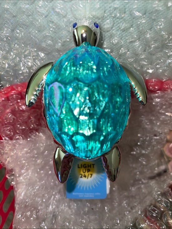 Bath & Body Works Other - Wallflowers Light-Up Turquoise Sea Turtle Night Light